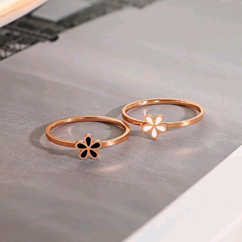 cincin bunga aster kecil warna hitam dan putih cincin manis wanita aksesoris busana rings 1