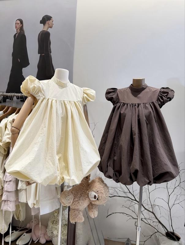 Váy Bí Phồng Cổ Trụ Tay Phồng Dáng Hến Chất Gió Nhăn Xinh Xắn Váy Bí Phồng Cổ Trụ Tay Phồng Dáng Hến Chất Gió Nhăn Xinh Xắn