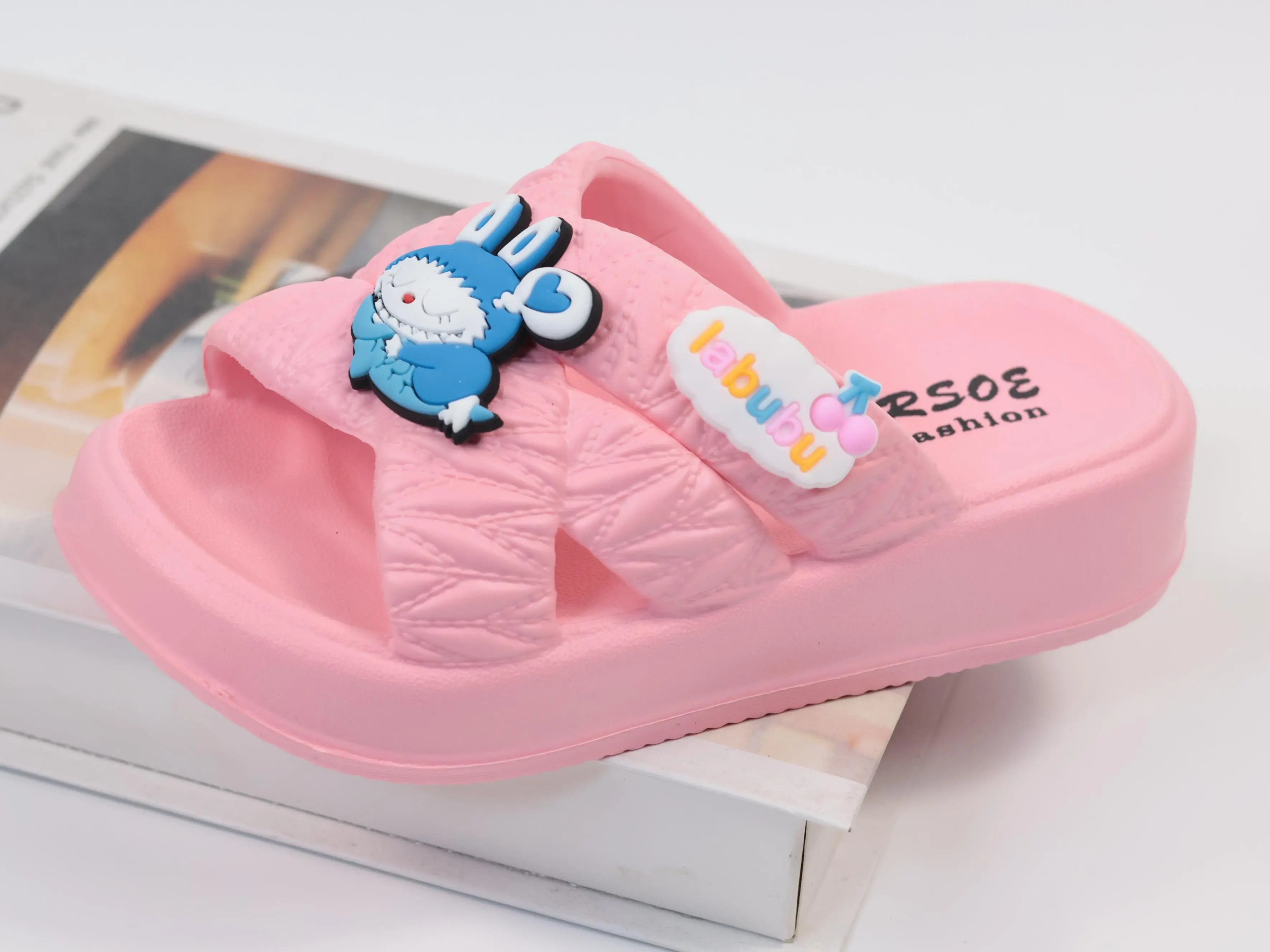 Sandal Anak 516S LABUBU Bahan Karet Perempuan EVA Rubber Silang Boneka Lucu Gemas Terlaris Sandal Anak Anti Slip Kaki Fashion Anak