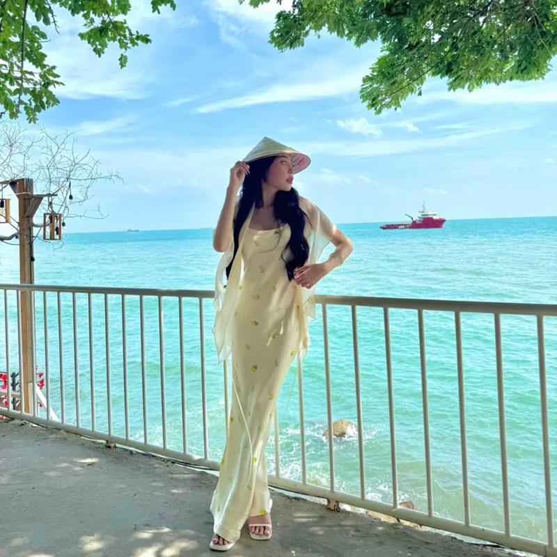 | Fruity Dress | Đầm Lụa Hoạ Tiết Cổ Chữ U Lưng V Không Dây Kéo Không Mút