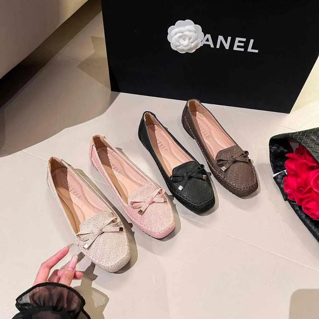 Korean version fashionable, soft and comfortable flat shoes for women's casual and versatile women's shoes Black Wanita