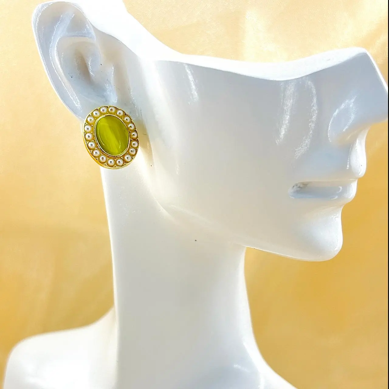 ear clip hijab French Chic Mutiara Mata Kucing Oval | Gold-Plated Crystal | Daily Wear & Special Events | Skin-Glowing Jewelry