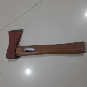 Kapak Besi Merah Gagang Kayu Kampak
