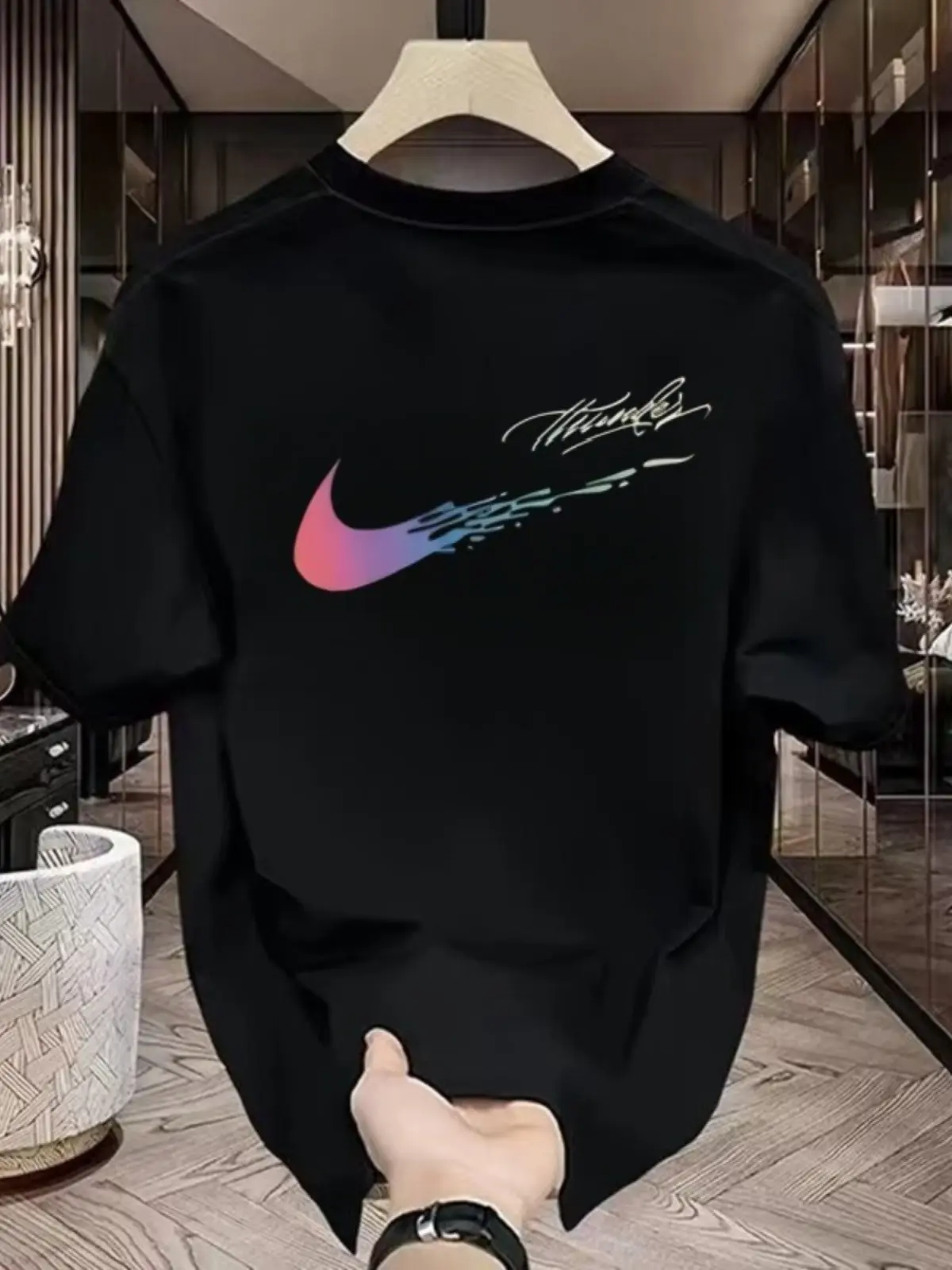 T-shirt Custom Streetwear Tampilan Mode yang Nyaman dan Stylish - Pria