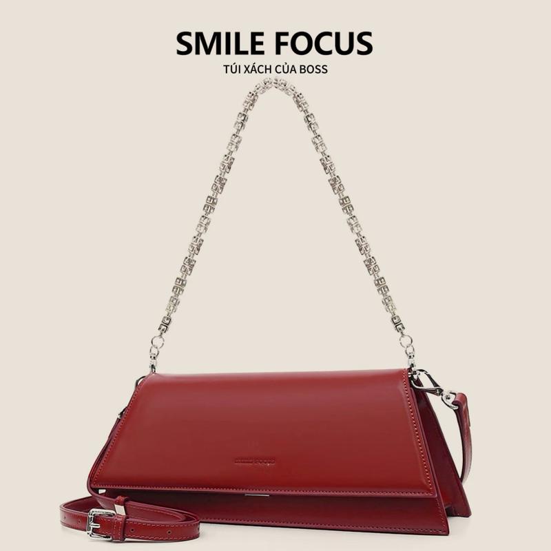 Túi xách nữ SMILE FOCUS da Bê Size 30cm form chữ nhật tinh tế màu đỏ tươi quyến rũ và đầy khí chất dây xích kim loại bản nhỏ mắt xích độc đáo Thanh lịch Hiện đại,Phù hợp để đi tiệc dạo phố sự kiện quan trọng đeo chéo. Full box hãng - SF2745