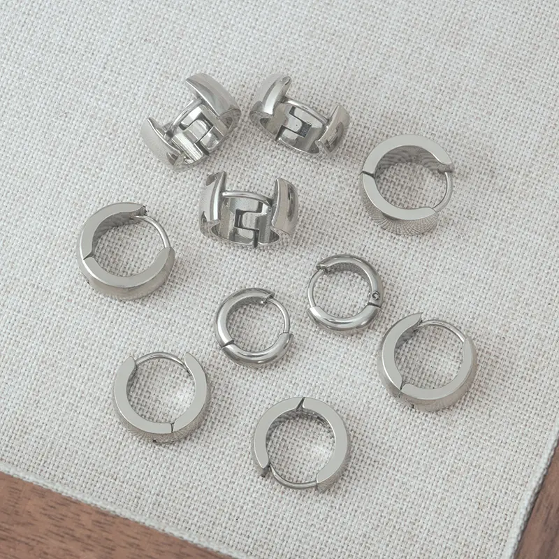 Stainless steel fashion commuter cross-border new simple personality literary niche plain circle men's and women's hoop earrings