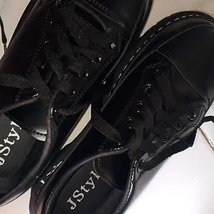 SK-145 [Sepatu DNY] Sepatu Hitam Formal Unisex Kekinian Sepatu Wanita Tali Kasual Korean Style Terbaru