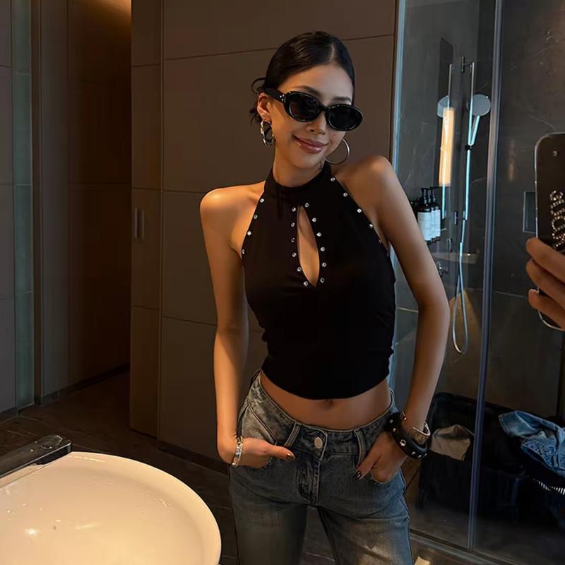 Áo ba lỗ nữ màu đen phong cách hot girl, cổ yếm đính đá khoét lỗ, mẫu mới mùa hè gợi cảm ôm dáng tôn vóc thon gọn, hở vai dáng ngắn không tay, phù hợp mặc ngoài và dùng hàng ngày dễ phối đồ.