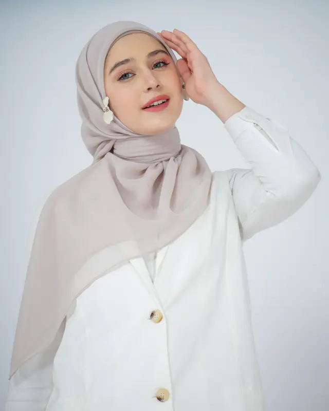 Adzkiascarf.id - Kerudung Segiempat Paris Japan Premium AQS Bellaluna Plain dengan Jahitan Tepi Full 112x112cm Jilbab Nyaman Square Muslim Cantik Free Pouch Simple Basic Tebal Lembut 8