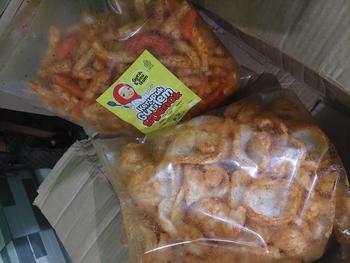 Product Review of Paket Gurilem & Kerupuk Mangkok Pedas isi 500 gram Food Snacks from E** R**a 1