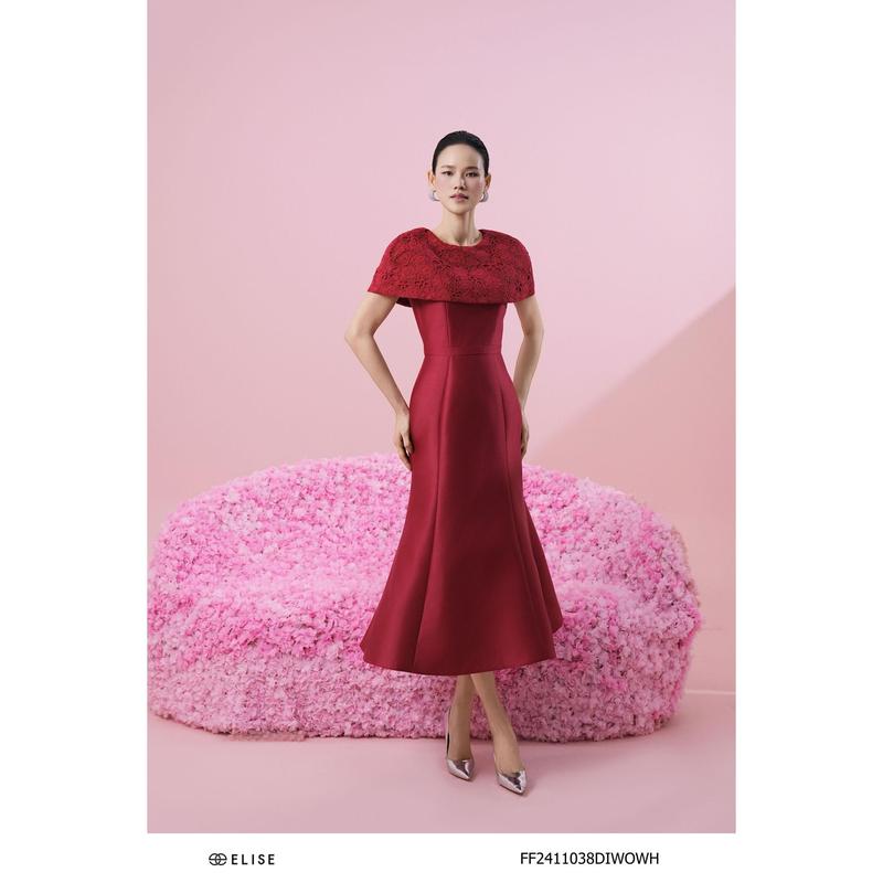 Đầm tafta đỏ đuôi cá cổ cape phủ ren thiết kế Elise O2O mã FF2411038DIWOWH