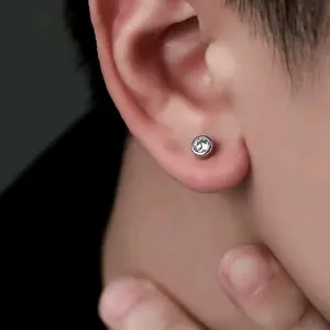 Anting magnet permata putih D 5mm pria dan wanita (sepasang)