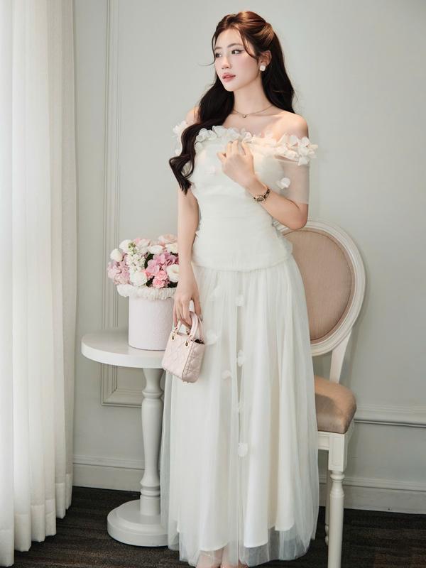 Đầm thiết kế trễ vai hoa nổi ngực màu kem K919 sang chảnh dự tiệc 