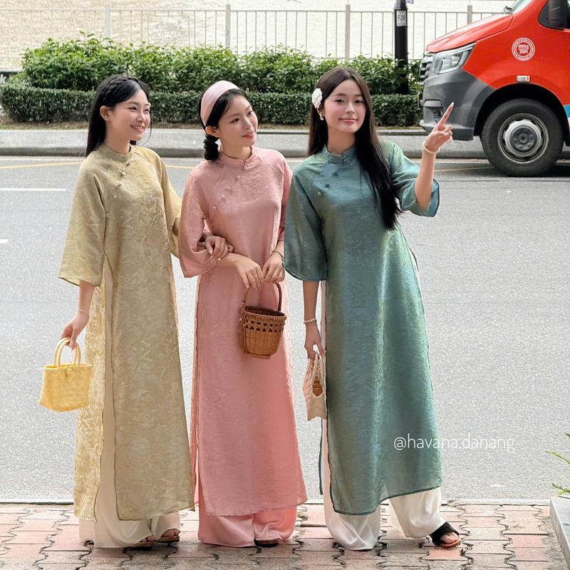   HAVANA  CÓ BIGSIZE - Áo dài lụa tơ óng VÂN TRANH phối cúc bọc chạy viền kèm quần lụa Satin AD230 