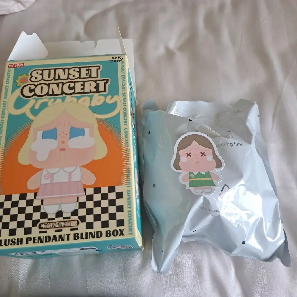 Original Popmart crybaby yang Dim Green! Unsealed! Toy