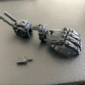 Giant Glove V5 Dummy 13 Armor Series dengan Desain Armor yang Kuat dan Detail yang Rapi