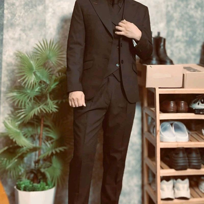 Bộ Vest Nam Cao Cấp Mẫu Đen Tuyền 3 Mảnh Gồm 1 Quần Áo Và Gile Kèm Phụ Kiện - Kem