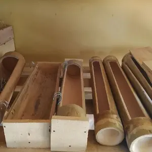 tempat pakan ayam praktis terbuat dari bambu