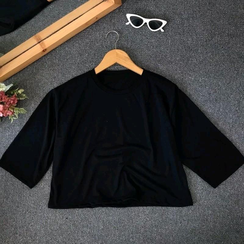 Kaos Crop Oversize dan Sport, Model Terbaru Atasan Wanita 7