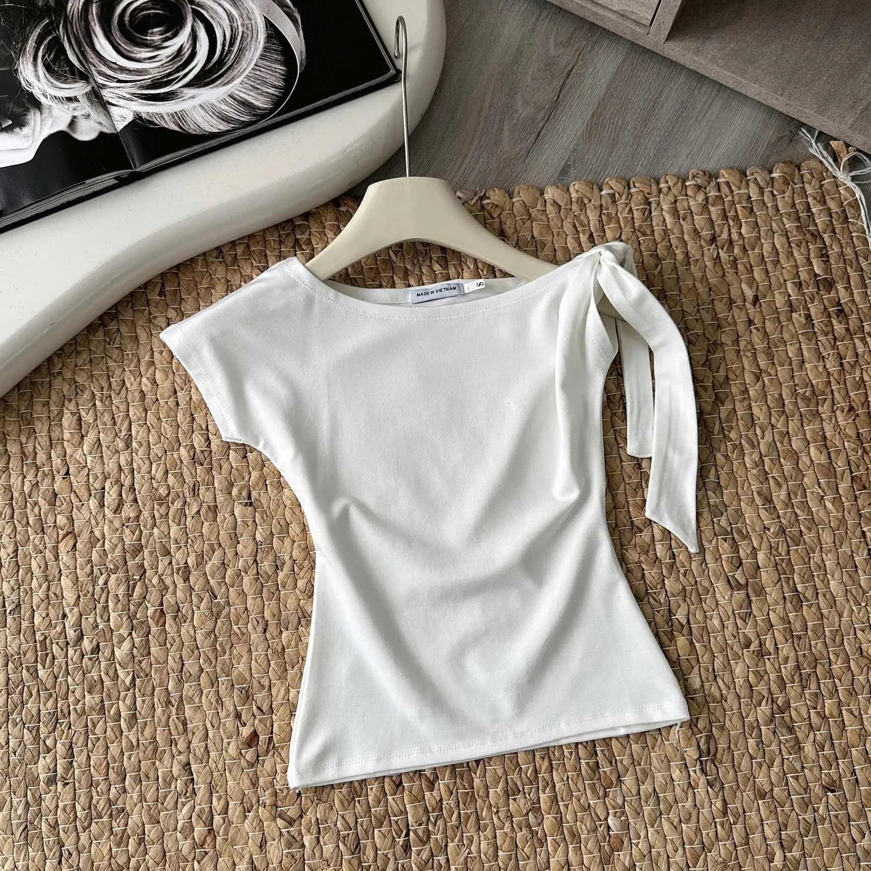 HL13 Áo thun nữ trễ vai chất liệu thun zip ôm body thiết kế thắt nơ vai aophongnu aophongbasic thoitrangnu thoitrangtre outfitnu phongcachhanquoc | BigBuy360 - bigbuy360.vn HL13 Áo thun nữ trễ vai chất liệu thun zip ôm body thiết kế thắt nơ vai aophongnu aophongbasic thoitrangnu thoitrangtre outfitnu phongcachhanquoc | BigBuy360 - bigbuy360.vn