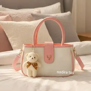DIBA Tas Selempang Wanita SLINGBAG Elegan dengan Hiasan Beruang Lucu Fungsi Ganda Cocok untuk Acara Kondangan dan Sehari-hari