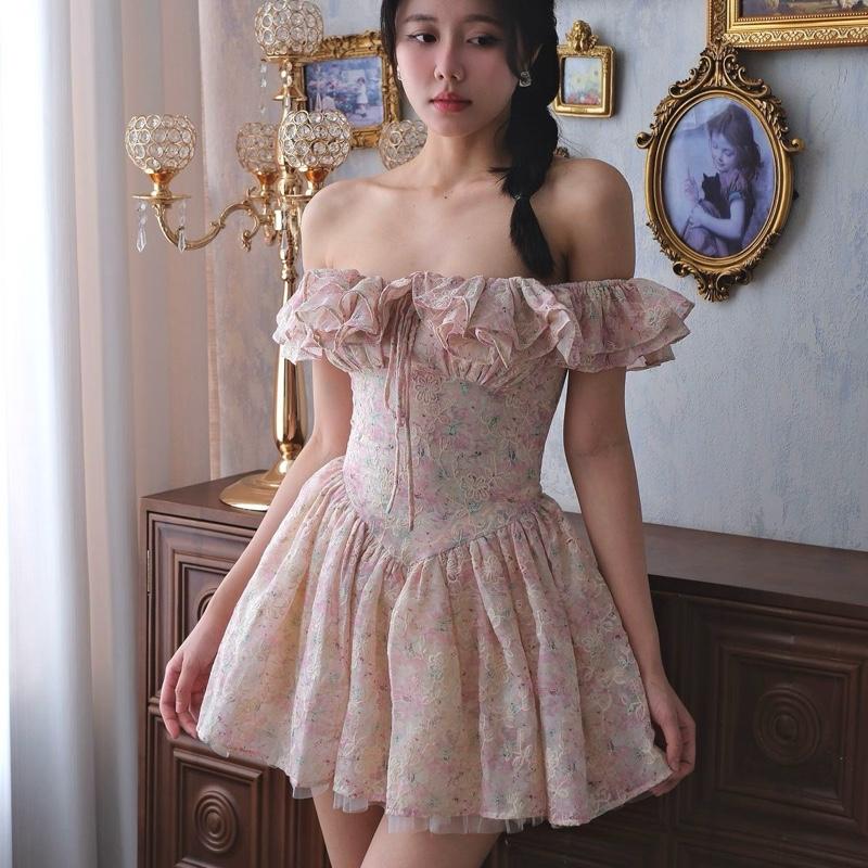 Lindsie dress trễ vai tùng xoè vải boi thêu