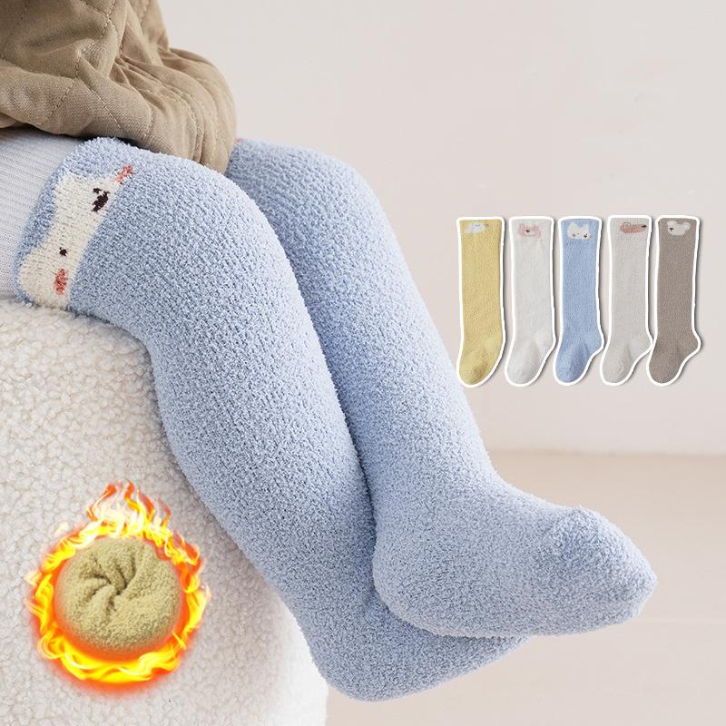 Tất Trẻ Em Bé Lông Cừu San Hô Mềm Mại Dày Dặn Và Ấm Áp Tất Ống Dài Nhồi Bông Thích Hợp Cho Trẻ Sơ Sinh Thiết Kế Hoạt Hình Dễ Thương Tất Cao Đến Đầu Gối