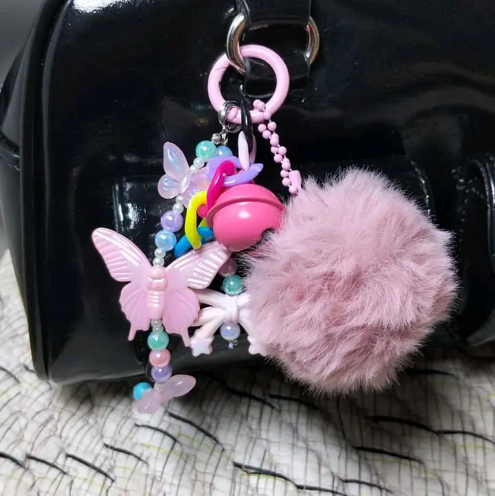Gantungan tas/kunci pompom berlonceng 4