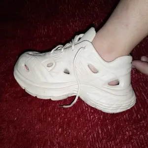 Sepatu Olahraga Pria dan Wanita 34-45 Kets Luar Ruangan Bahan Karet EVA Elastis Empuk Antislip