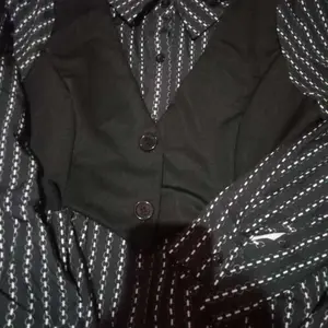 PO40 FADFAD Kemeja lengan panjang hitam tambal sulam yang bergaya dan serbaguna