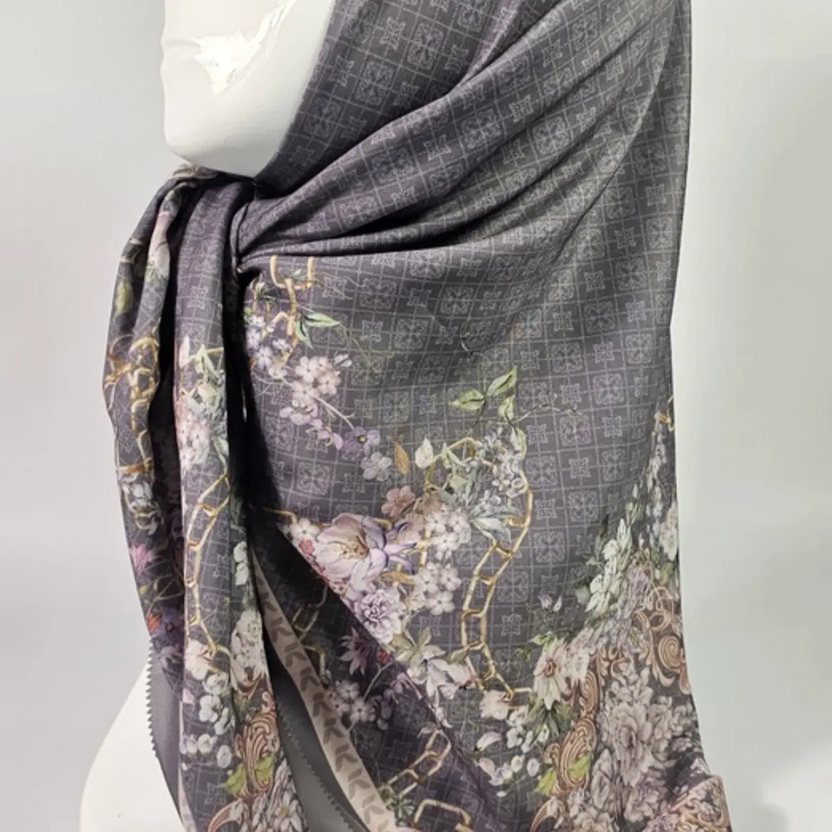 Kerudung Segi Empat Afsheen- Voal Premium 110x110 Variasi Grey Blue - Muslim, Square