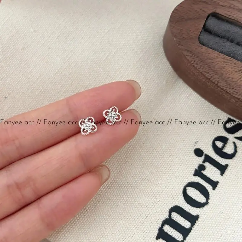 【Fanyee】Anting Clover Berlubang Berlian Berkilau, Unik Elegan Sederhana Imut Berkualitas F461