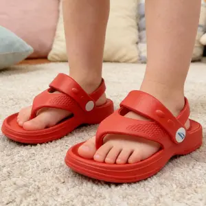 Sandal Jepit Anak-anak Bergambar Kartun Sandal Anak-anak Yang Mengeluarkan Suara Ukuran 20-25 Sandal Jepit Anti Selip EVA Sandal Jepit Jelly Yang Stylish Aman Dan Tahan Lama Cocok Untuk Sandal Jepit Santai Di Luar Ruangan Tersedia Berbagai Warna Kaki
