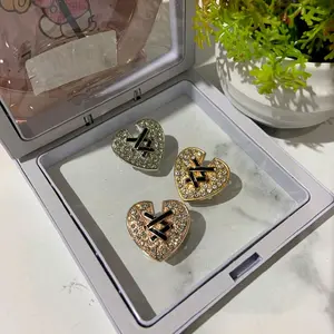 Bross 3D Model Love - Model 3D Cinta dengan Detail Menunjukkan Cinta Cocok untuk Dekorasi atau Koleksi - Clips