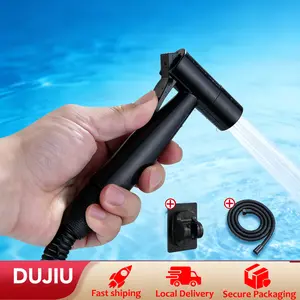 Set Semprotan Toilet Lengkap – Tanpa Bor, Cukup Ditempel, Spray Gun Praktis untuk Bersih-Bersih, Selang Hitam 1.5m Fleksibel, Wajib Ada di Kamar Mandi