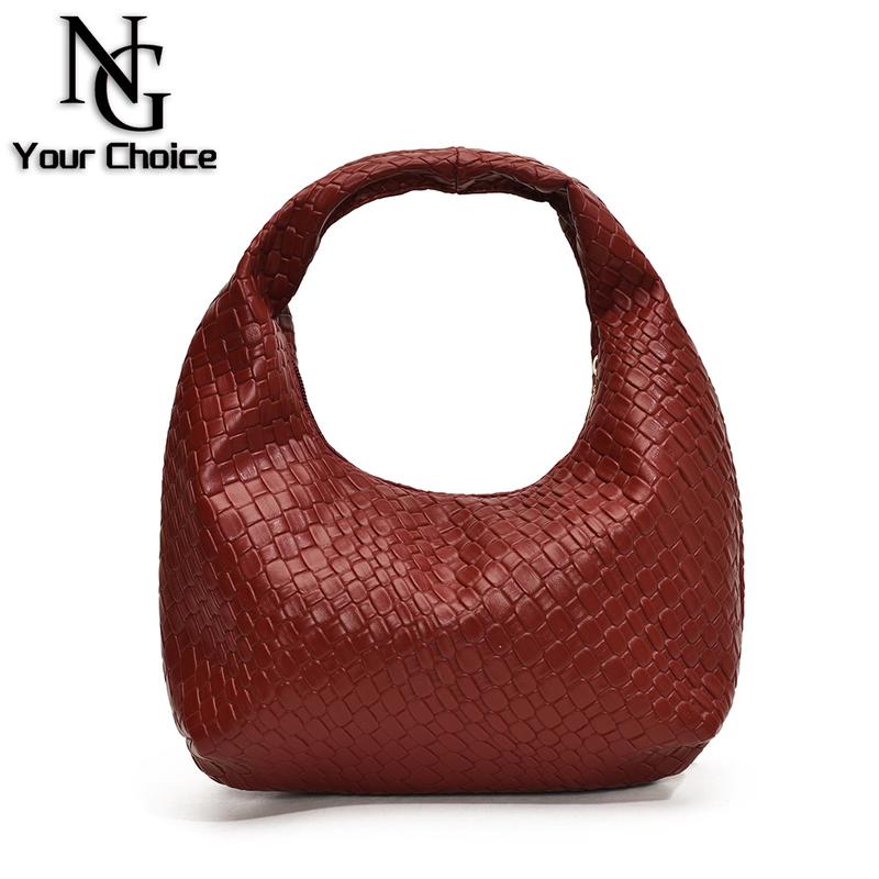 Túi tote nữ da mềm phối charm Túi Da PU Mềm Mịn Thời Trang Phụ Nữ Kích Thước 10x22x24cm Trọng Lượng Siêu Nhẹ 0.15kg Chống Xước Sang Trọng Như Da Thật Ship Nhanh 24h #91126