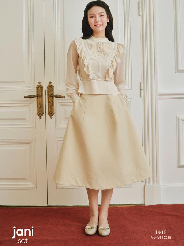 JOIE DES ROSES - Áo sơ mi cổ cao bo ren phối xếp ly ngực và chân váy dài chữ A kaki chun JANI SET