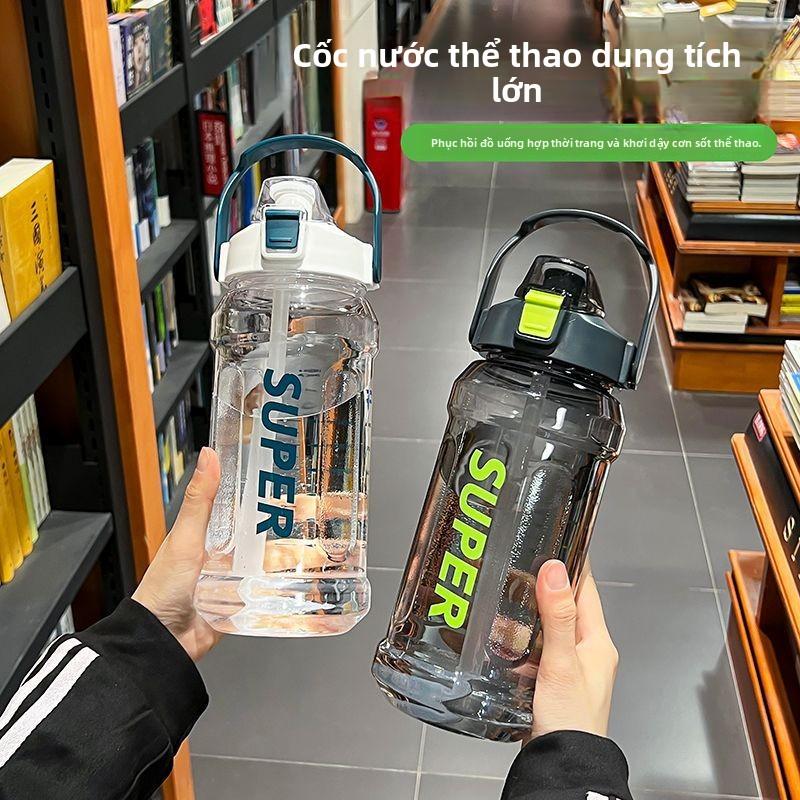 Bình nước thể thao và tập thể dục dung tích lớn, kiểu dáng thời trang và tiện mang theo cho mùa hè, chịu nhiệt độ cao, có ống hút, thích hợp sử dụng ngoài trời.