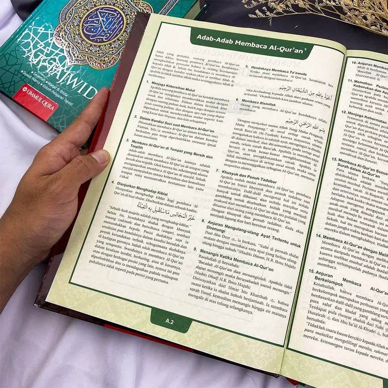Al-Quran At-Tajwid Ukuran JUMBO A4 HC Terjemah Waqaf Ibtida' Mushaf Al Qur'an At Tajwid Cocok Untuk Pemula Orantua Orang Tua Lansia Tajwid Warna Mudah Kolom Pelajaran Tajwid Waqof Ibtida Penerbit Ummul Qura 3