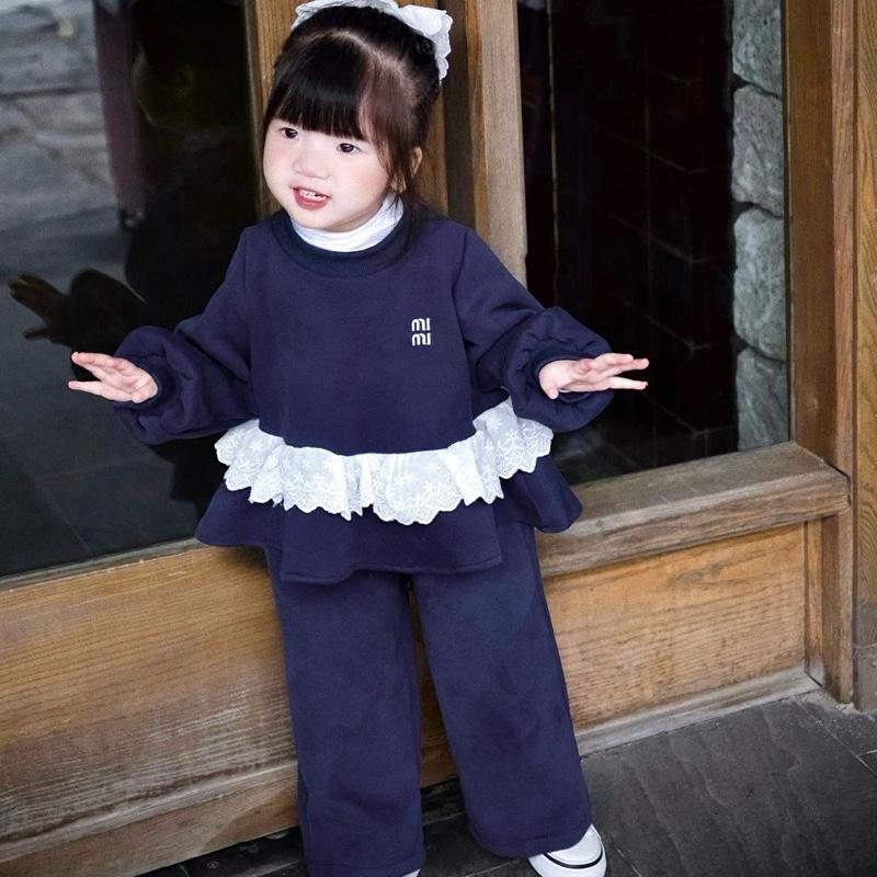   Hahakids  Set nỉ xanh than Áo dáng babydoll viền ren phối quần xuông sang chảnh cho bé gái 