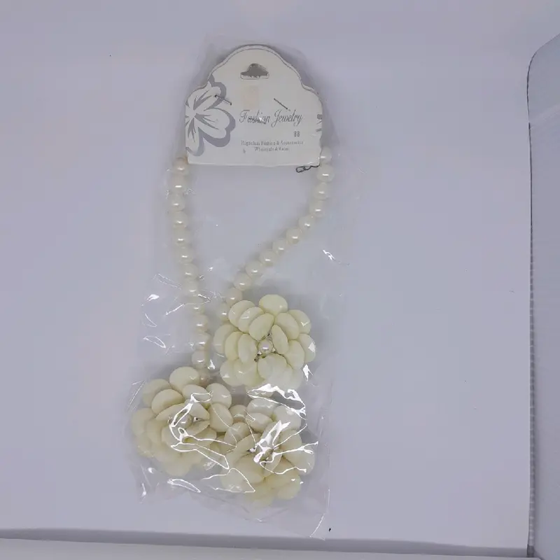 Soya Colection Kalung Mawar Putih Tulang 0