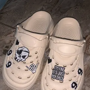 Jibz & Bitz - Aksesoris Sandal Hiasan Sepatu Selempang untuk Penampilan Karakter Unik Menarik dan Nyaman dengan Desain Ganda dan Gaya - Safety, Shoe