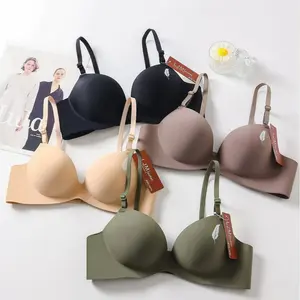 4 PCS!  BRA CUP KECIL (CUP B) SEAMLES PUSH UP (WARNA RANDOM) BUSA TEBAL-914