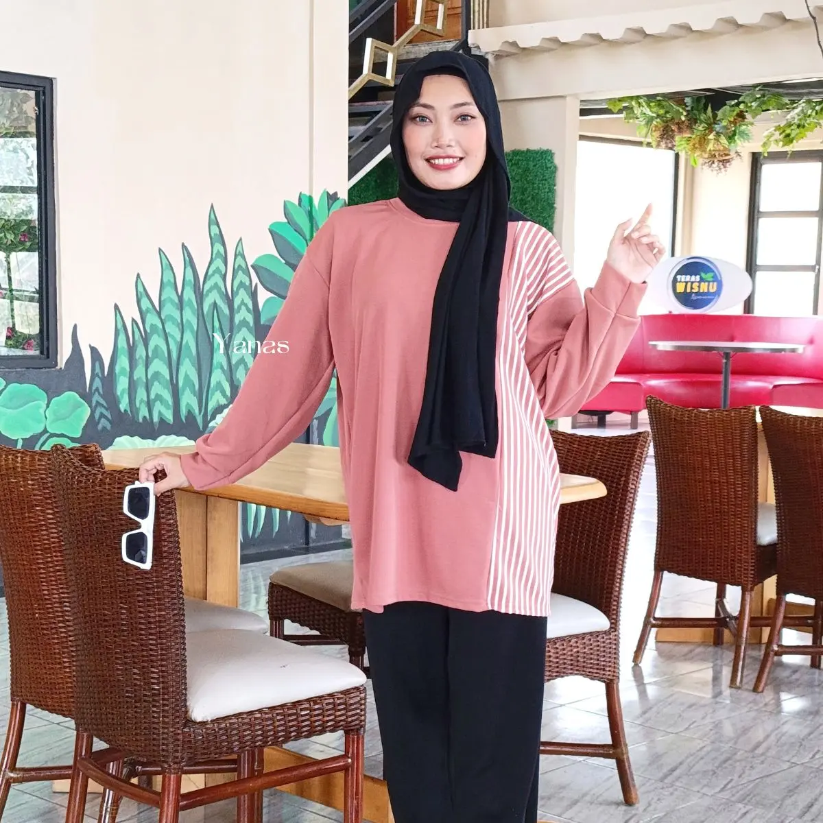 Kianra Atasan Wanita Kombinasi Salur Slim Fit - Model mewah