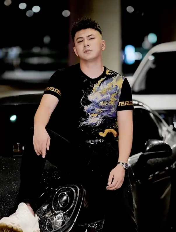 Kaos unisex lengan pendek dengan cetakan berkualitas tinggi, desain terbaru tahun 2025.