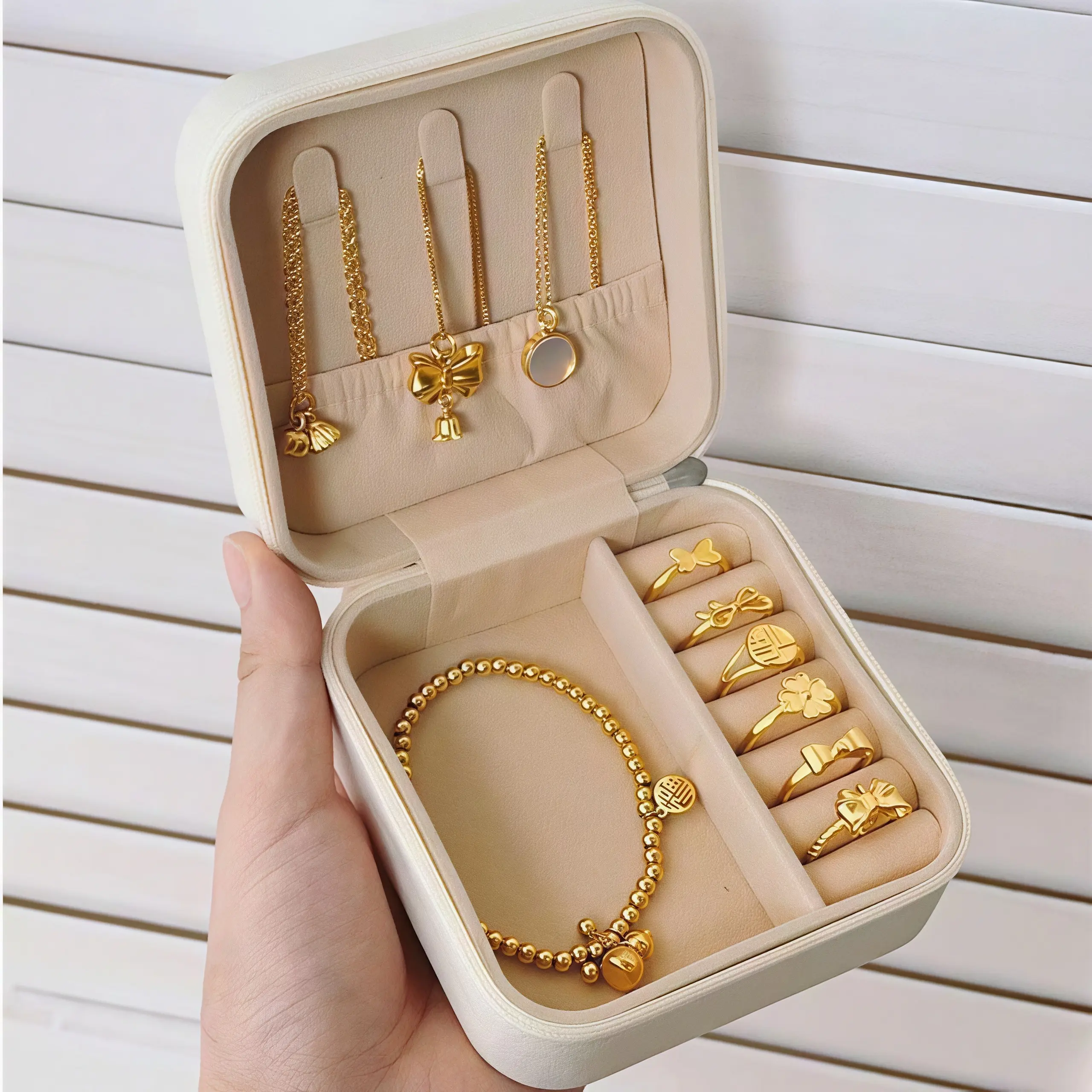 【Sam's Market】 Kotak Penyimpanan Perhiasan Portable dengan Desain Minimalis untuk Anting Cincin Box Kalung Gelang Fungsi Optimal dan Praktis 【Sam's Market】 Kotak Penyimpanan Perhiasan Portable dengan Desain Minimalis untuk Anting Cincin Box Kalung Gelang Fungsi Optimal dan Praktis