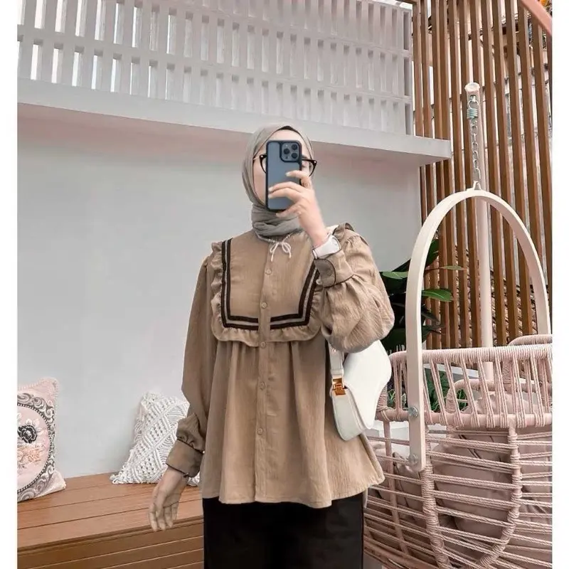 blouse ruffle list hitam kancing aktif/blouse wanita murah/ blouse korean style terbaru/ lengan balon/ kemeja wanita terbaru/ ootd wanita/ fashion wanita Crinkle Cantik Formal Nyaman Panjang 2
