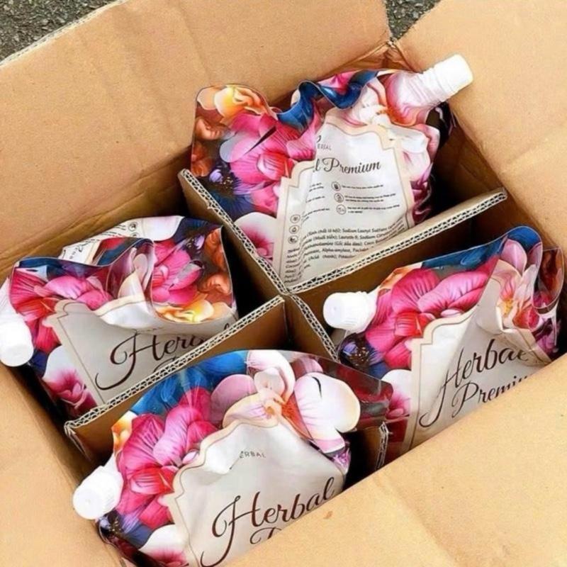 ( Giá Sỉ) 1 Thùng 4 túi =12 lít ( 1 túi x 3 lít. ) Nước giặt xả Herbal Premium hương nước hoa 2in1 Việt Nam lưu hương thơm