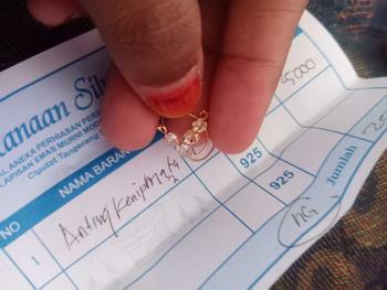 Product Review of Anting knip anak mata 2 harian tanaman from w**k s**i 1
