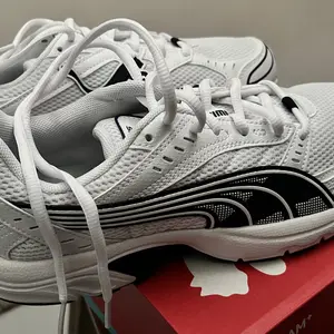 Puma Sepatu Trainer Axis Puma White-Peacot